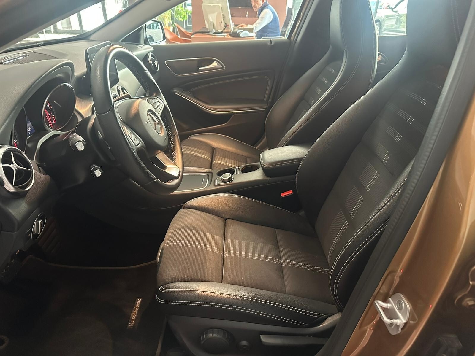 Mercedes-Benz GLA - immagine 10