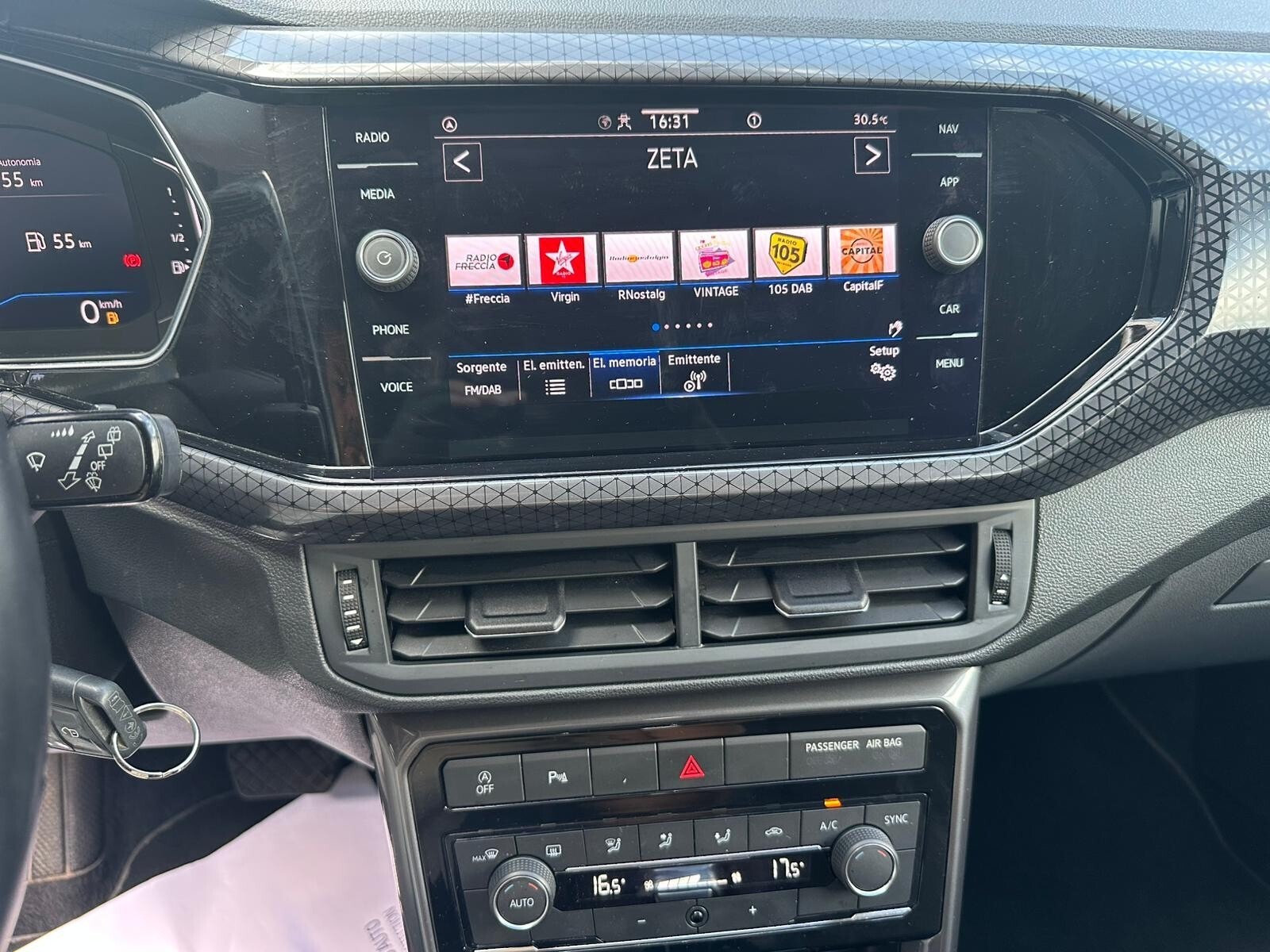 Volkswagen T-Cross - immagine 15