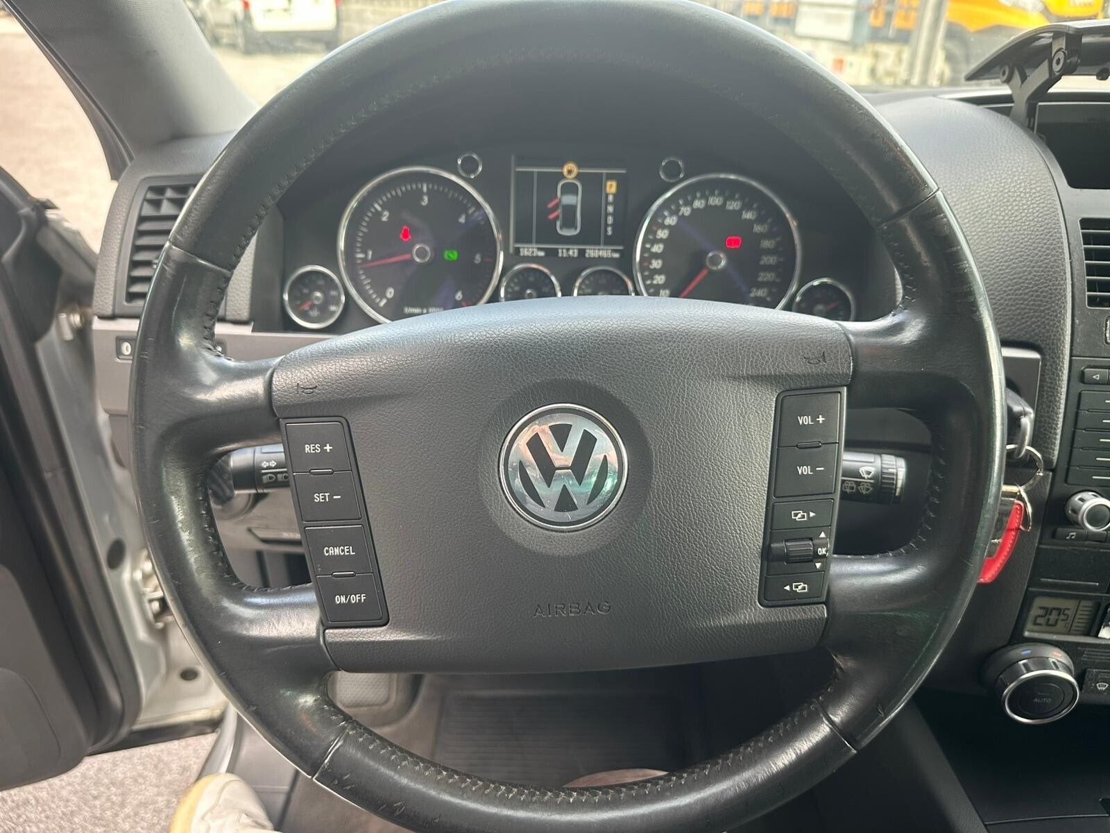 Volkswagen Touareg 2.5 R5 TDI - immagine 14