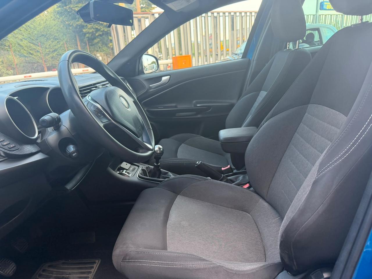 Alfa Romeo Giulietta 1.6 JTDm 120 CV Sport - immagine 6